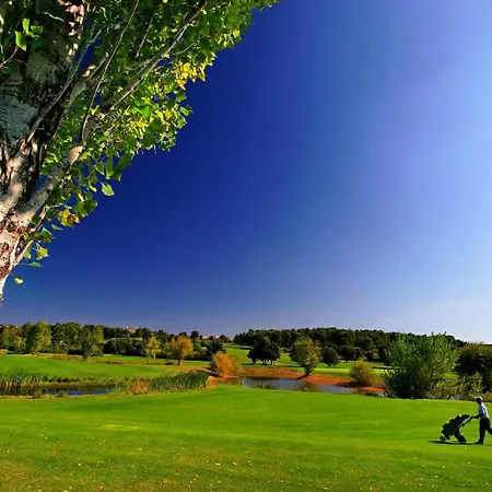 Golf&piscine à Villa *